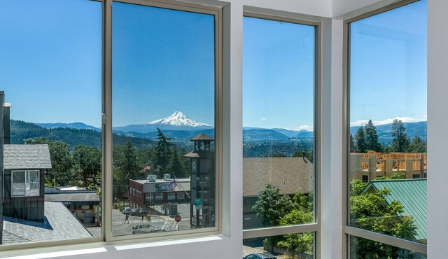 Modern loft downtown White Salmon #10