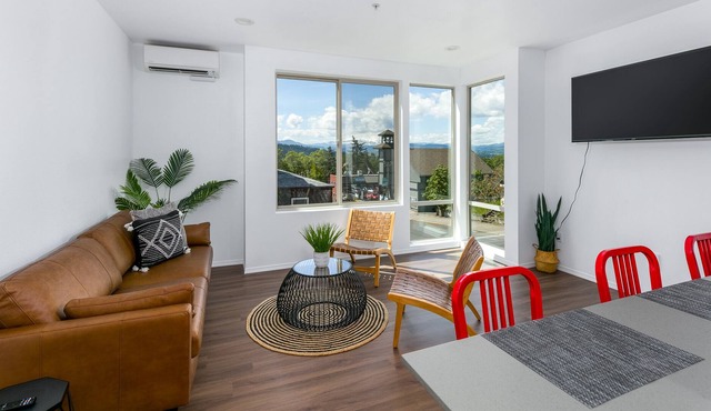 Modern loft downtown White Salmon #02