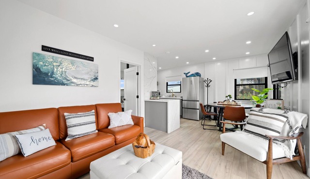 Modern Loft in Carlsbad Village steps to beach (Tesla Charger available)