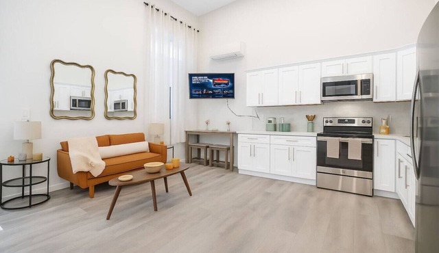 Modern Loft near Yale and Wooster Square + Parking