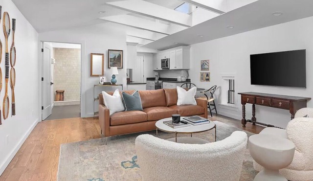 Modern Loft - Parking Included, Walk to Downtown
