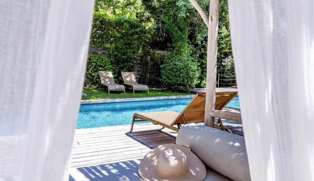 Modern loft with pool near Lourmarin