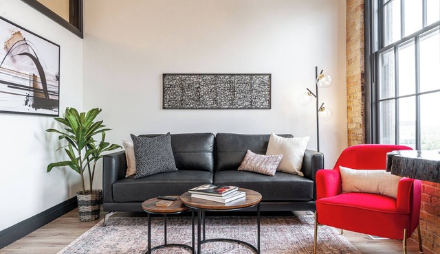 Modern loft with rustic character steps to downtown Stratford