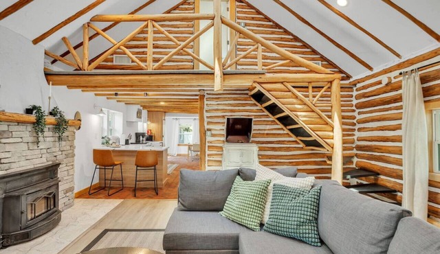 Modern Log Cabin at the beach with Hot Tub, Game Room and Fire Pit