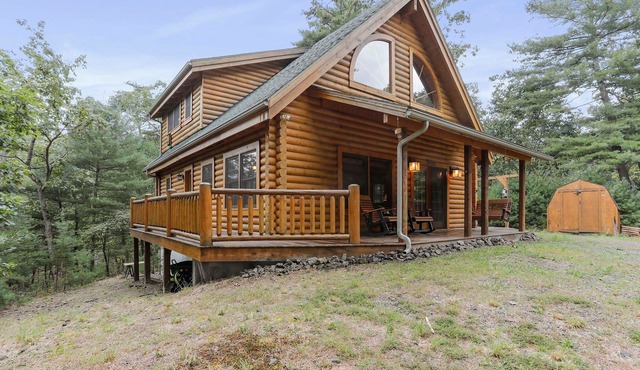 Modern Log Cabin, Great for Families - Close to Many Attractions! Game Room!