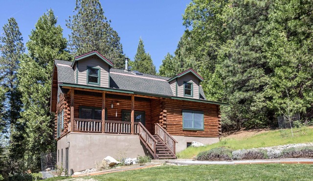 Modern Log Cabin on Cascade Canal, 5 minutes to Downtown Nevada City