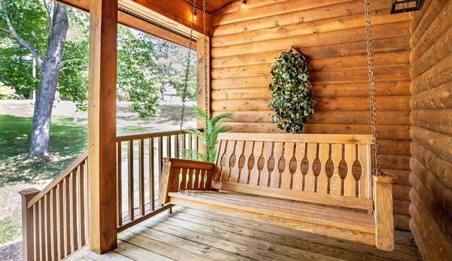 Modern Log Cabin - Pond- Fire Pit- Playground-WiFi