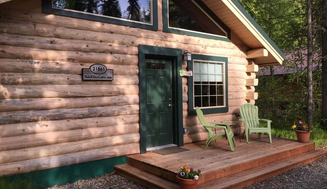 Modern Log Cabin Vacation Rental with En Suite Sauna in Talkeetna, Alaska