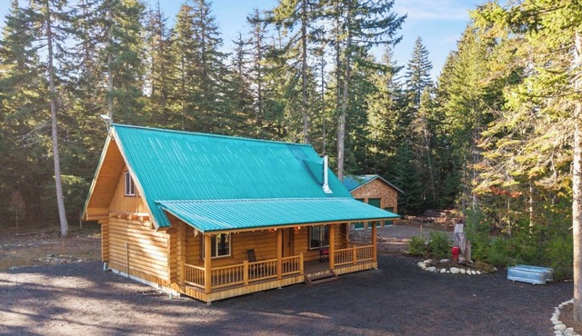 Modern Log Cabin w/Private Fire Pit – Mins to Lake Kachess & Snoqualmie Pass