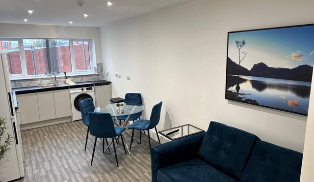 Modern Long Eaton Flat - Ideal for Work or Leisure