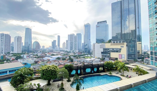 Modern Look And Comfy 3Br Apartment Bellagio Residence
