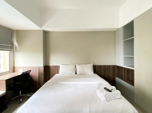 Modern Look and Tidy Studio Gateway Park LRT City Jatibening Apartment By Travelio