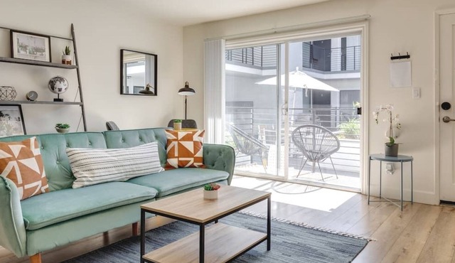 Modern Los Angeles King 1BR Beach Parks Hiking