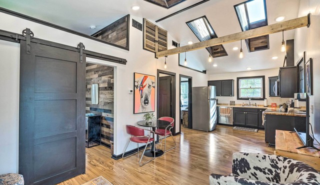 Modern Louisville Apartment w/Furnished Deck