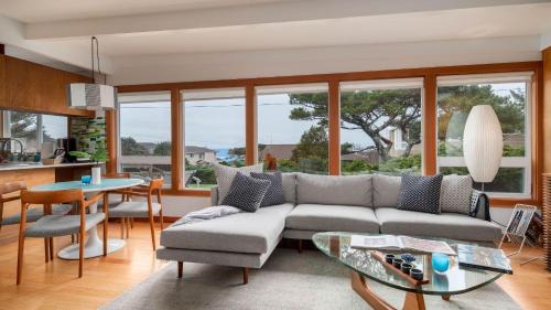Modern Love by AvantStay Serene Home in Arch Cape w Large Yard in Great Location