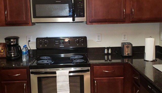Modern Lux 1Bdrm Apt minutes from Galleria Mall