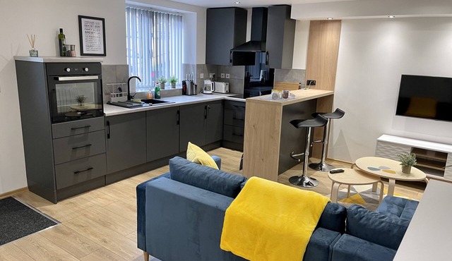 Modern lux apt newly decorated with free car park