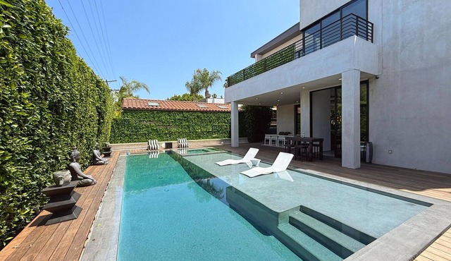 Modern Lux Masterpiece: Games, Views, Rooftop ,Pool, & Spa