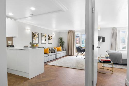 Modern Luxe 1 Bedroom Apartment with central location