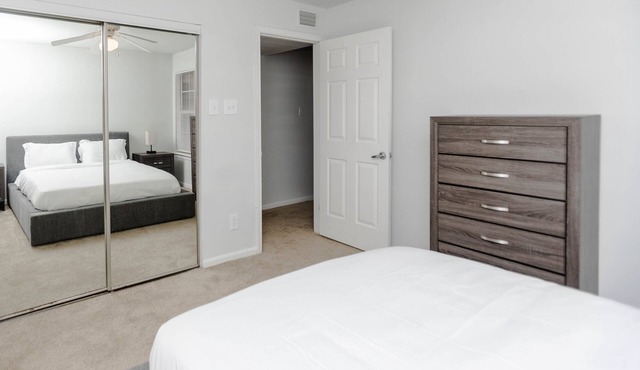 Modern luxe 2BD/2BA Apartment I Free Parking