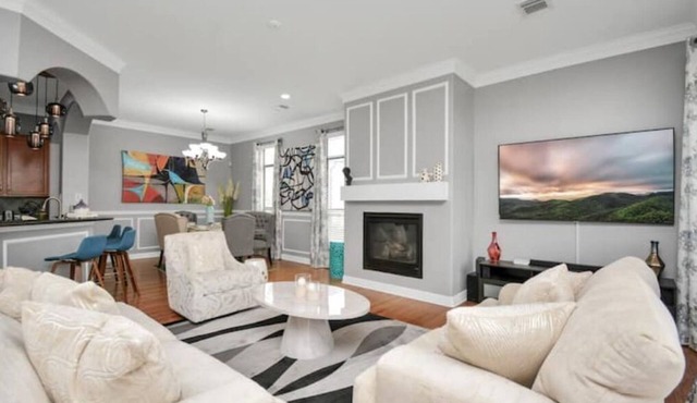 Modern | Luxe | 3BR/3.5Ba Spacious Home | Walkable