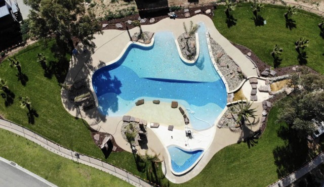 Modern Luxe 4 bedroom cabin on the Murray