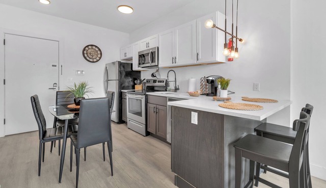 Modern luxe apt Airport+ NYC