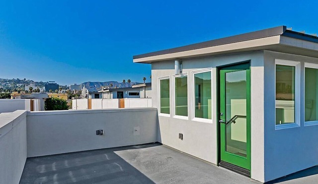 MODERN LUXE HOLLYWOOD 4 LEVEL CONDO W/ROOFTOP/PARKING
