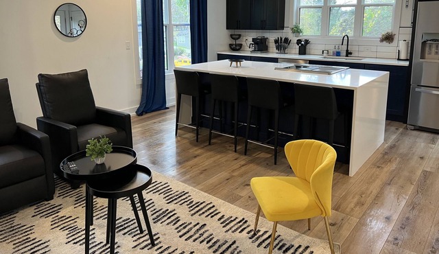 Modern luxe home minutes to downtown Chattanooga with Private hot tub