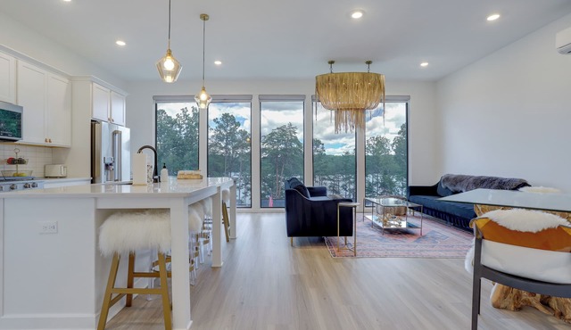 Modern & Luxe Lake Arrowhead Villa Near Marina!