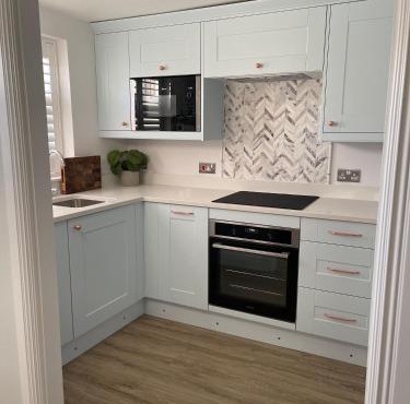 Modern Luxe Maisonette Near Station With Free Parking