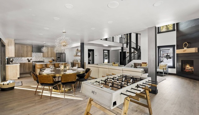 Modern Luxe Retreat | Pet-Friendly, King Suite, Games, Hot Tub, Near Dining