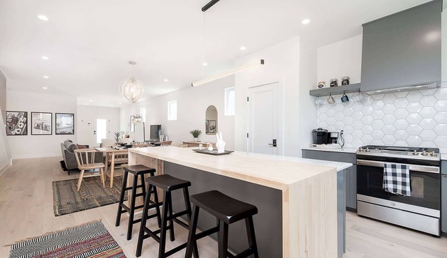 Modern Luxe Retreat | Hot Tub | Garage | Near DT