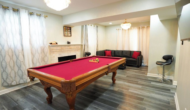 Modern Luxe Retreat -Heart of Chesterfield
