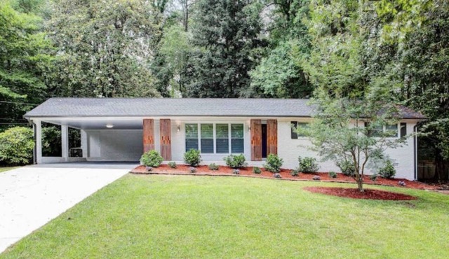 Modern luxurious 2 bedrooms, 2 bathrooms, and study with futon and TV.