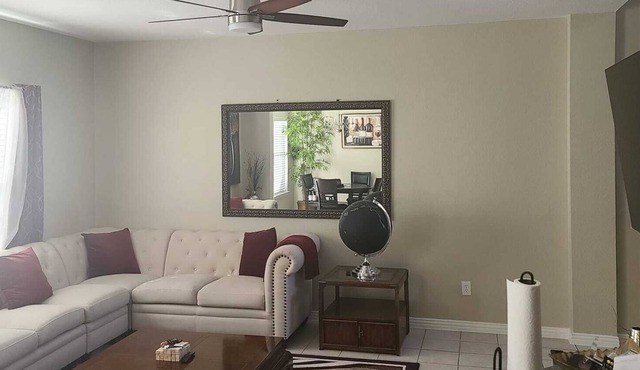 Modern Luxurious Comfortable House 9 mins to Legacy West, and other dine-in area
