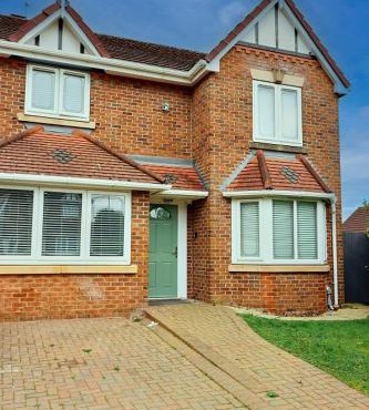 Modern luxurious home with parking in Liverpool