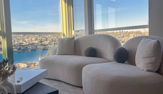 Modern Luxurious Townhouse;Close to UW & Downtown Seattle.Perfect for FIFA Stays