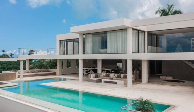 Modern Luxurious Villa w/Private Pool & BBQ