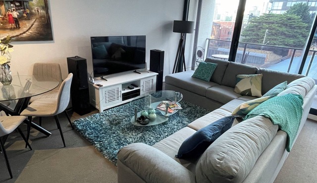 Modern Luxurious with private parking & free Wi Fi