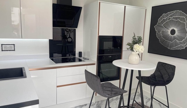 Modern-luxury 1bedroom-ensuitebathroom-garden-wifi