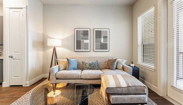 Modern Luxury 1BR, Fully Furnished-Right by Hospitals