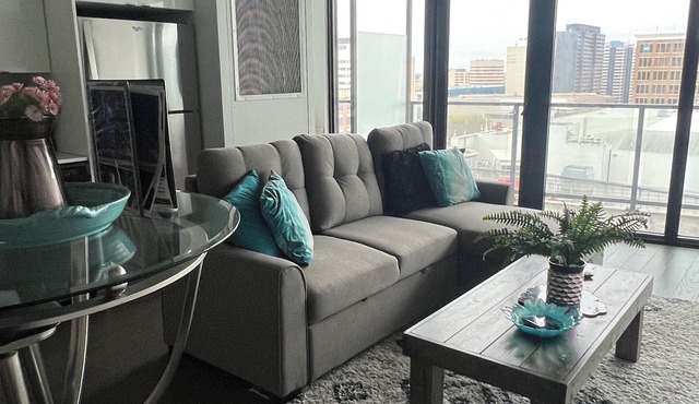 Modern Luxury 2 bed sleeps 5 wifi laundry king bed