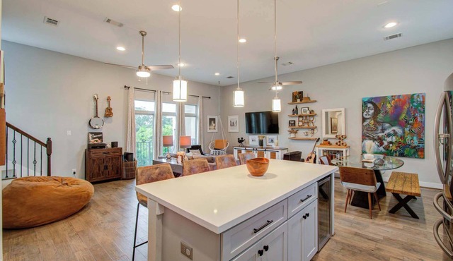 Modern Luxury 3-BD, Mins to DT w Rooftop
