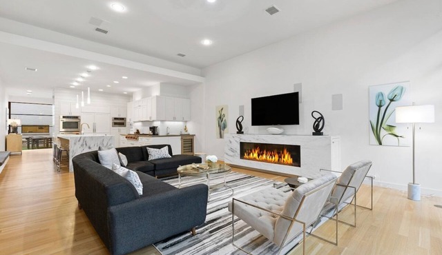 Modern Luxury: 3 Beds of Style & Serenity
