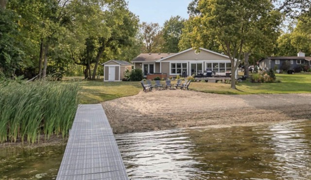 Modern Luxury 3bd Lake Home - Beach + Hottub .5 Miles to Mystic Lake Casino