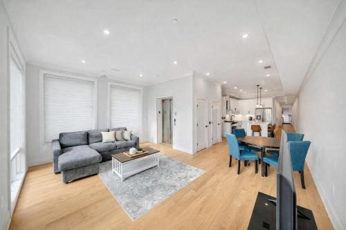 Modern Luxury 3BR 2BA 10 minutes to NYC