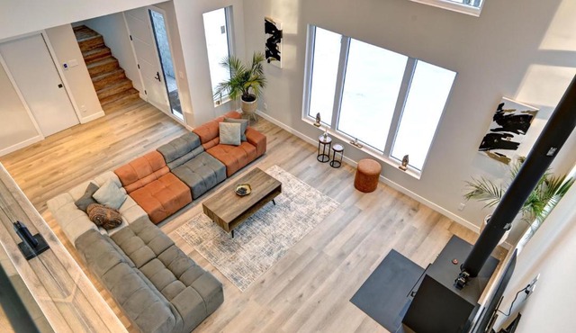 Modern Luxury 4-Bedroom Home by Mont-Tremblant Ski Resort