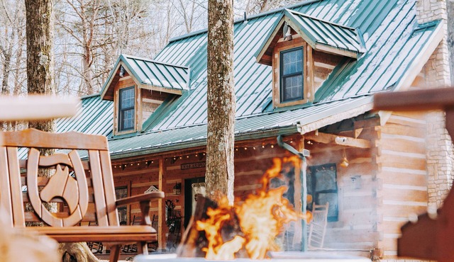 Modern luxury 4 Bedroom cabin with game room, hot tub, sauna and home theater