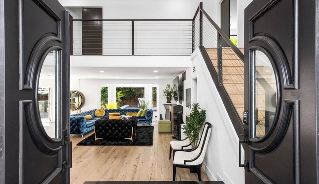 Modern Luxury 5 Bedrooms in Costa Mesa